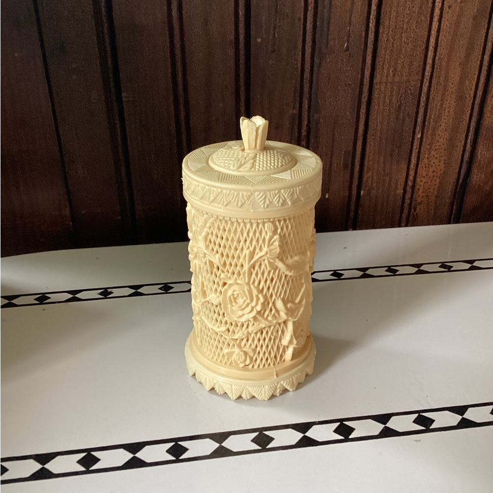 Vintage: Faux Ivory Rose & Lattice Holder ~ Cocktail Forks.